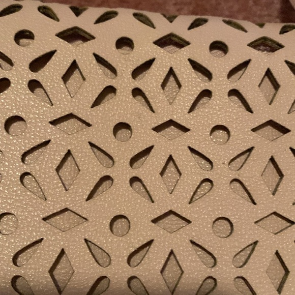 Beauty Boutique Laser Cut Flap Crossbody Bag with Shoulder Strap in pink NWOT - Picture 16 of 17